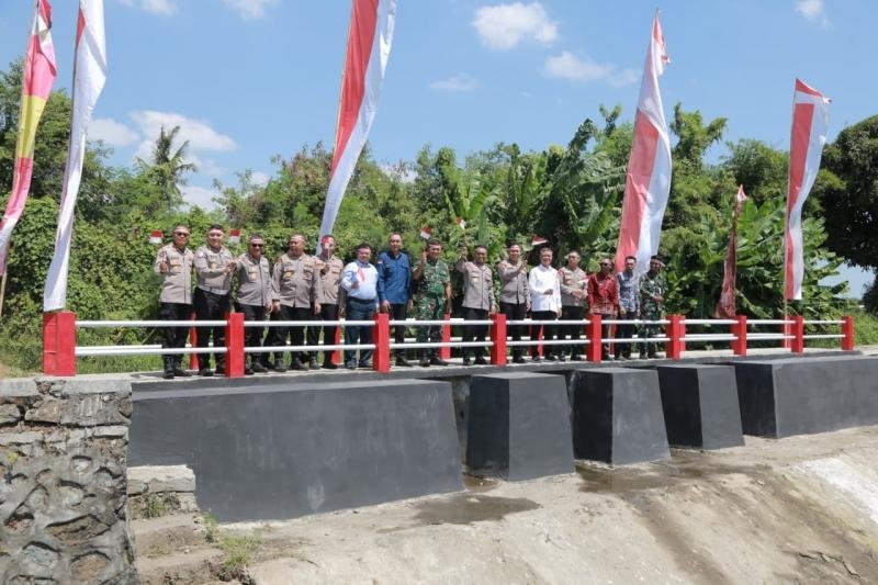 Kapolda NTB Ikuti Peresmian Jembatan Merah Putih via Zoom, Warga Dapat Layanan Kesehatan dan Sembako