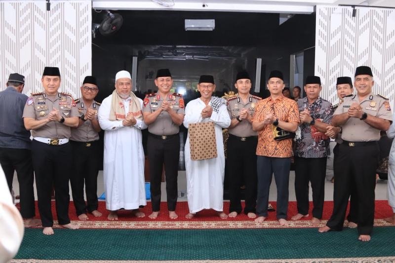 Jumling di Masjid Agung Al Muttaqin, Wakapolda NTB Perkuat Kedekatan dengan Warga