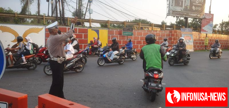 Satlantas Polres Karawang Gelar Gatur Lalin Guna Antisipasi Kemacetan Kendaraan di Jalan Raya