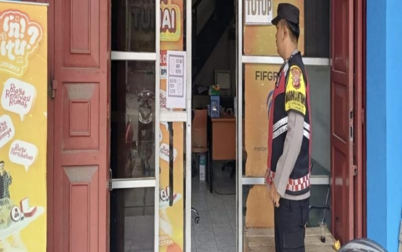 Personil Polsek Tegalwaru Patroli Siang Kunjungi Kantor FIF Loji Edukasi Humanis Warga Waspada