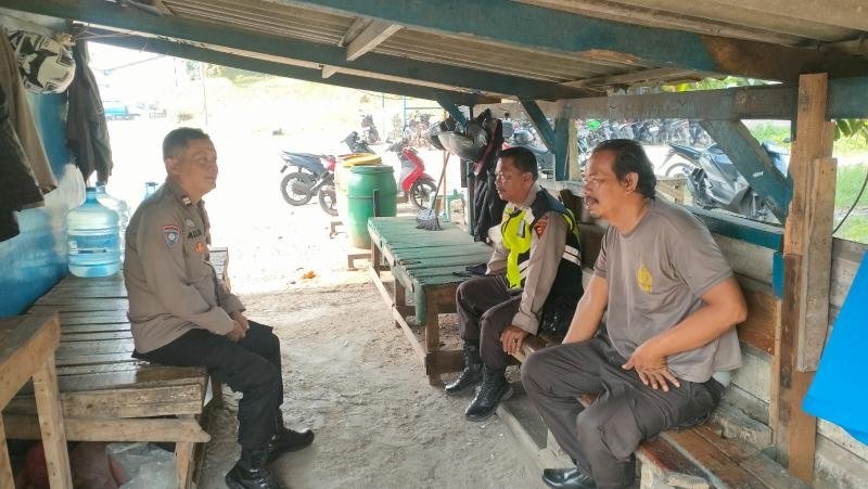 Bhabinkamtibmas Polsek Klari Imbau Warga Tetap Pertahankan Kamtibmas