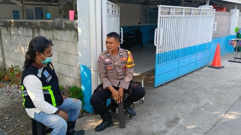 Bhabinkamtibmas Polsek Telagasari Sebar Pesan Kamtibmas Kepada Masyarakat Binaan
