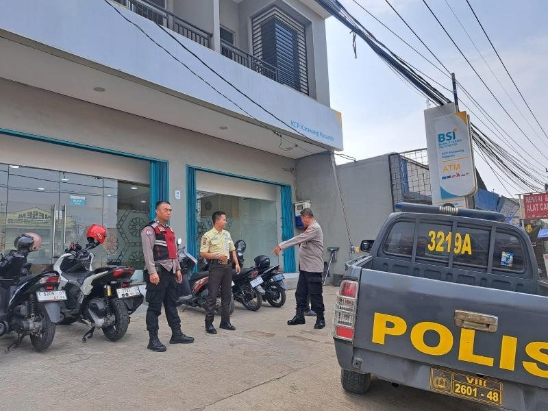 Ciptakan Situasi Bank BSI Aman dan Kondusif, Po?sek Klari Patroli Dialog bersama Security