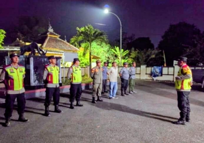 Jelang Gelar Operasi Cipta Kondisi KRYD, Kapolsek Tegalwaru dan Jajaran Apel Malam Gabungan