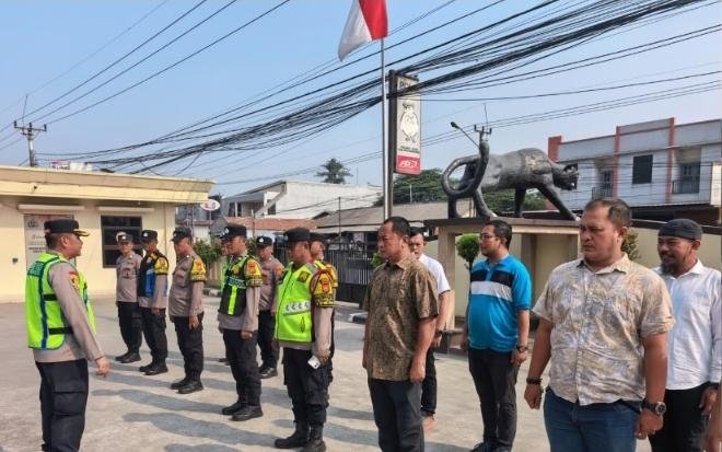 Jelang Penetapan Calon Pilkades Serentak 2026, Kapolsek Klari Pimpin Apel Kesiapan Pengamanan