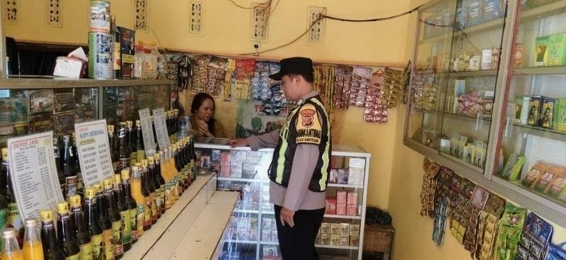 Polsek Banyusari Sisir Peredaran Miras, Jaga Lingkungan Tetap Aman dan Kondusif