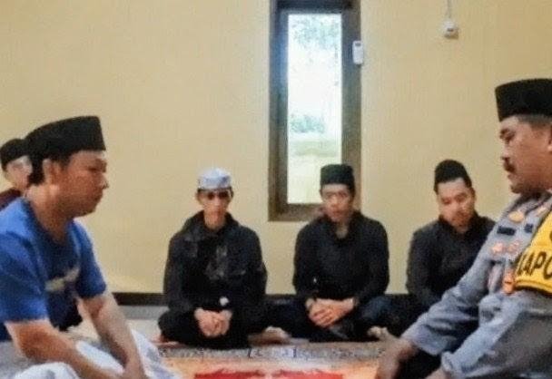 WNA Asal Cina Bersyahadat di Mushola Polsek Kalijati, Jhonlie Kini Memulai Perjalanan sebagai Muslim
