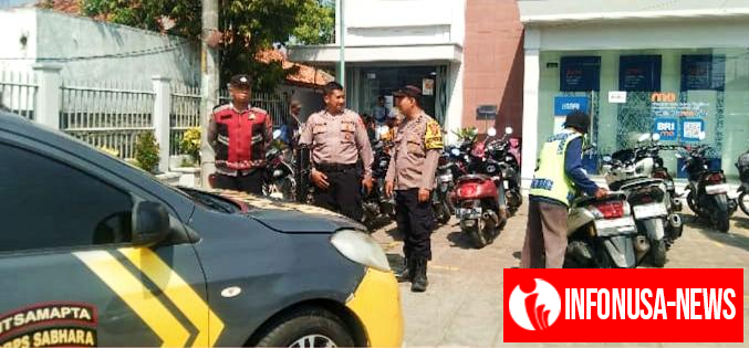 Patroli Siang Hari, Personil Samapta Polsek Rengasdengklok Kunjungi Bank BRI Rengasdengklok
