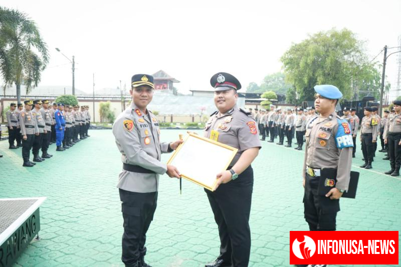 Polres Karawang Gelar Upacara Kenaikan Pangkat Luar Biasa Personel TMT 10 September 2025