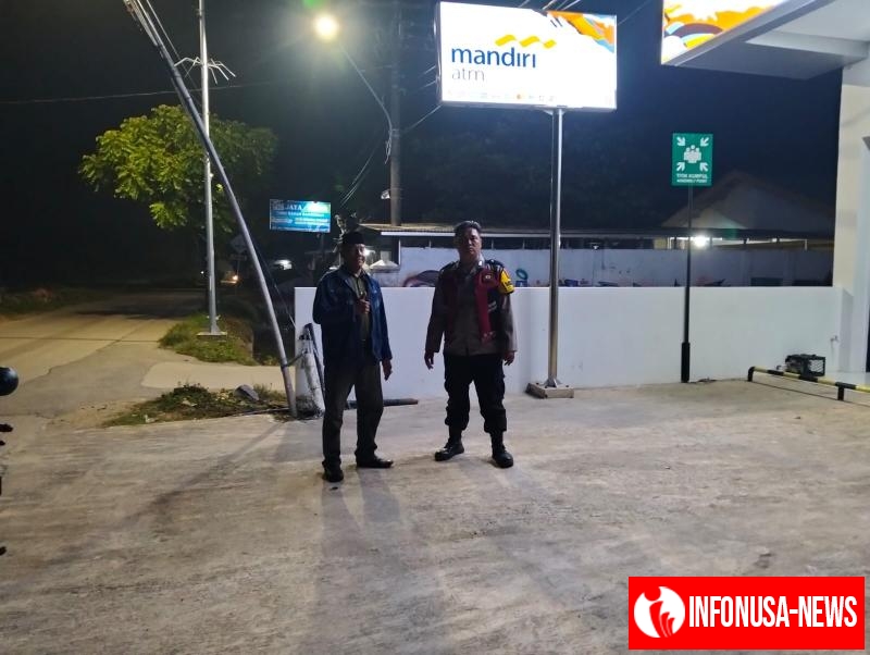 Anggota Polsek Batujaya Cegah GU Kamtibmas di Bank Mandiri Unit Batujaya pada malam hari