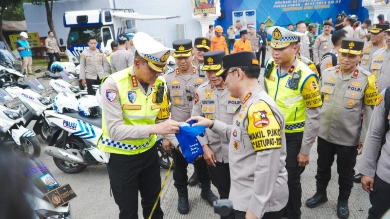 Wakapolri Tinjau Pos Terpadu KM 57, Puji Inovasi Pelayanan Mudik Polda Jabar dan Polres Karawang