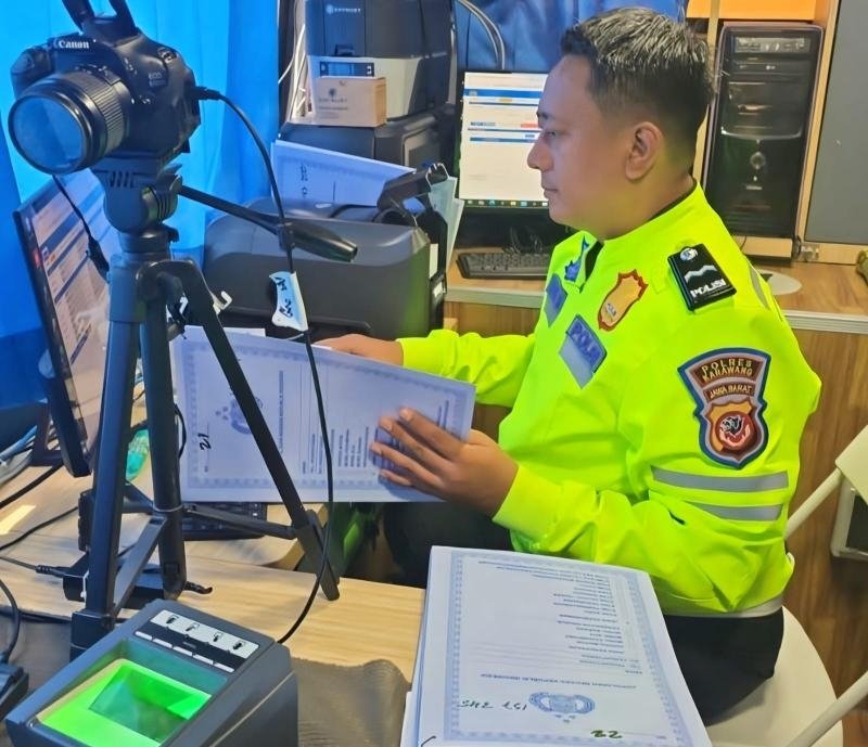 Potret Prima Satlantas Polres Karawang, Berikan Layanan Perpanjangan SIM untuk Masyarakat