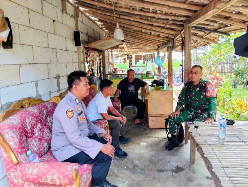 Merawat Sinegritas TNI-POLRI dilakukan Oleh Anggota Polsek Batujaya dan Anggota Koramil Batujaya