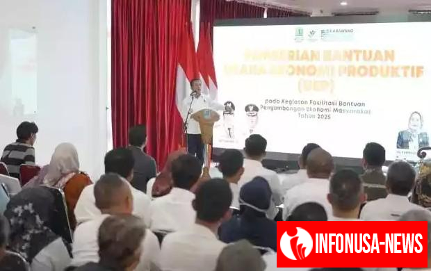 Pemda Salurkan Bantuan Kepada Ratusan Pelaku Usaha di Karawang Bahagia Terima Bantuan Usaha Ekonomi Produktif