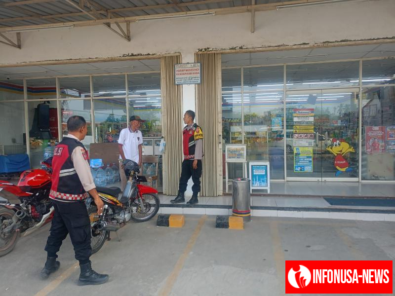 Anggota Polsek Batujaya melaksanakan Giat Cipta Kondisi KRYD di Minimarket Batujaya