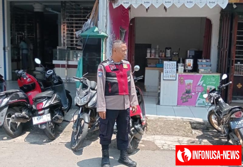 Personil Polsek Tegalwaru Giat Patroli Siang Sambang Warga Monitor Parkiran di Pasar Loji Cegah Curanmor
