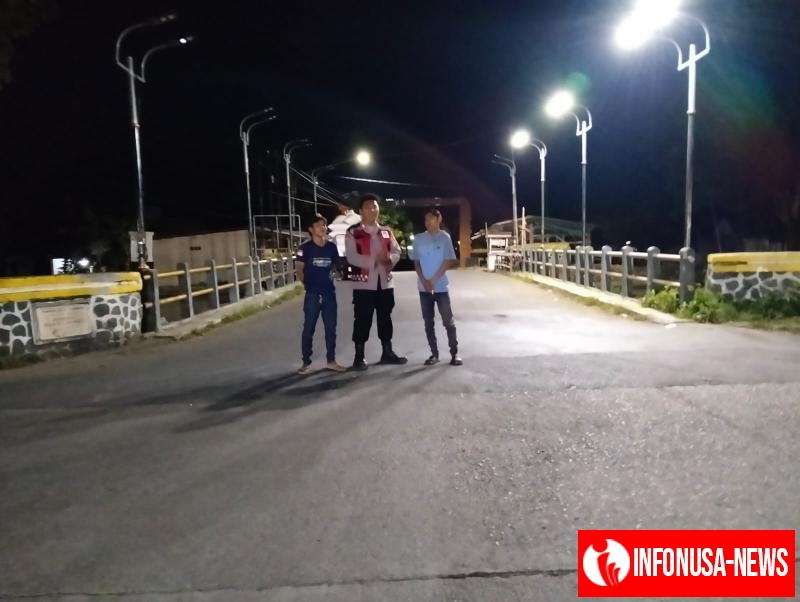 Anggota Polsek Batujaya melaksanakan Patroli Prekat di Perbatasan Wilayah Batujaya dengan Tirtajaya di malam hari