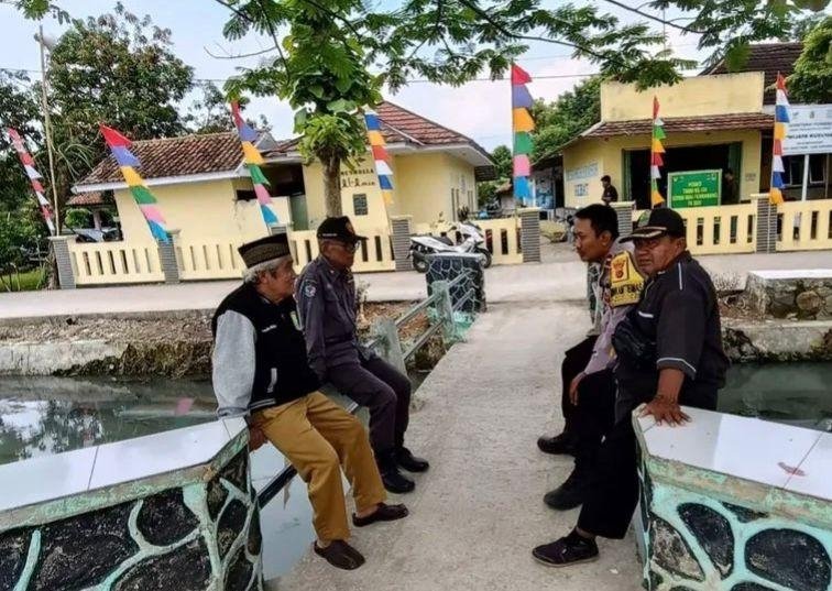 Kembali Gelar Jumat Curhat, Polisi Banyusari Dengarkan Keluhan Warga