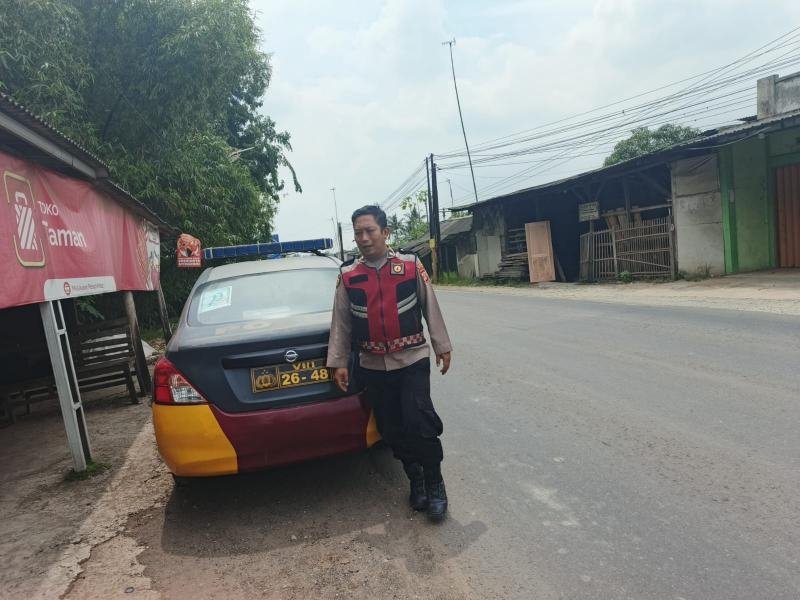 Polsek Klari Intensifkan Patroli Siang di Jalan Raya Kosambi Curug