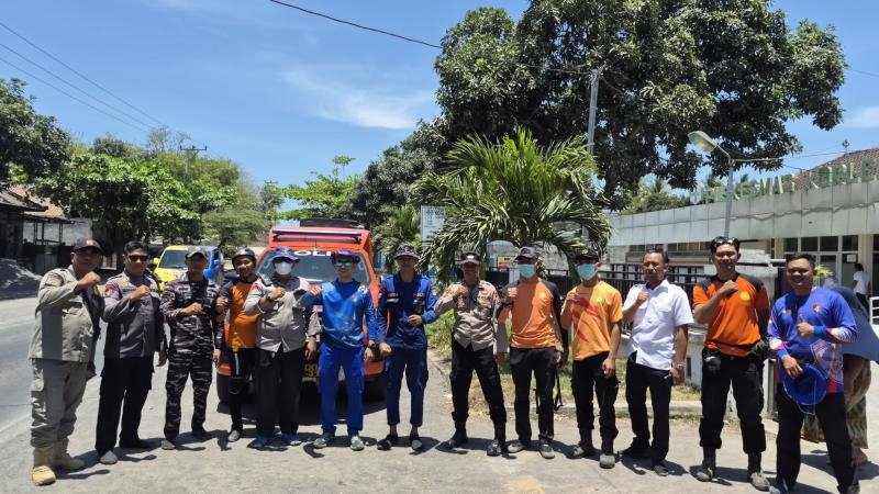 Korban Terseret Gelombang di Pantai Komalasari Ditemukan Meninggal Dunia, Tim SAR Gabungan Evakuasi Korban