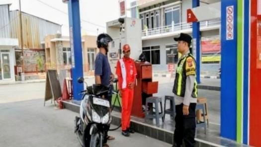 Patroli Siang di SPBU Gempol, Polsek Banyusari Hadirkan Rasa Aman bagi Masyarakat