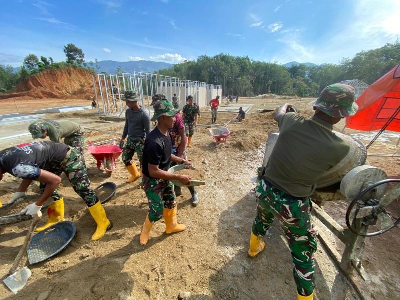 MARINIR BANGUN HUNIAN SEMENTARA DAN SALURAN AIR PASCA BENCANA DI TAPANULI SELATAN