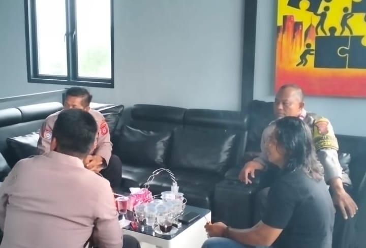Kapolsek Klari Ajak Tokoh Pemuda Dusun Rumambe Berperan Serta Jaga Kamtibmas di lingkungan