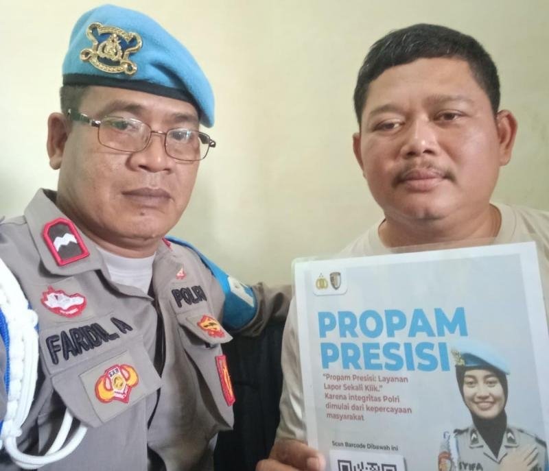 Upaya  Anggota Polsek Banyusari Melaksanakan Giat Sosialisasi QR Barcode ke Masyarakat Pengaduan ke Divisi Propam Polri Bidpropam Polda Jabar