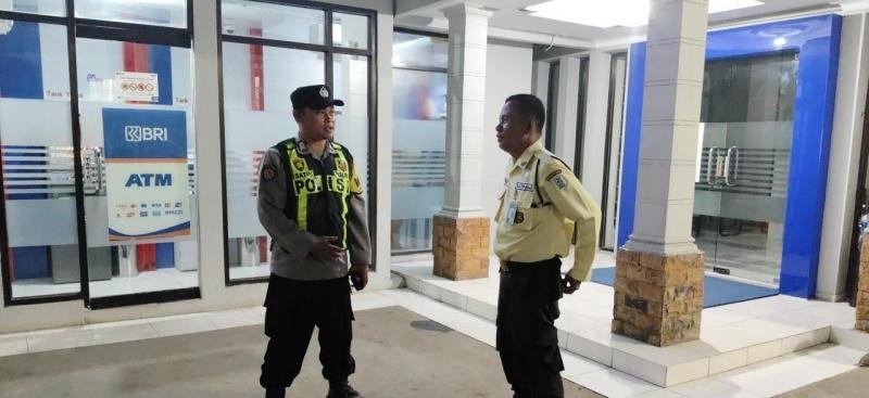 Giat Rutin Kunjungi BRI Gempol Patroli Prekat Polsek Banyusari di Malam Hari