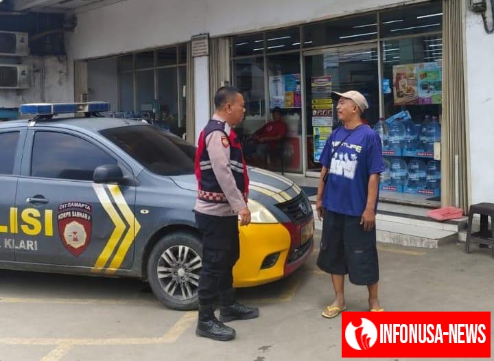 Personel Patroli Polsek Klari Laksanakan Patroli Siang, Jumpai Warga dan Sampaikan Imbauan Kamtibmas