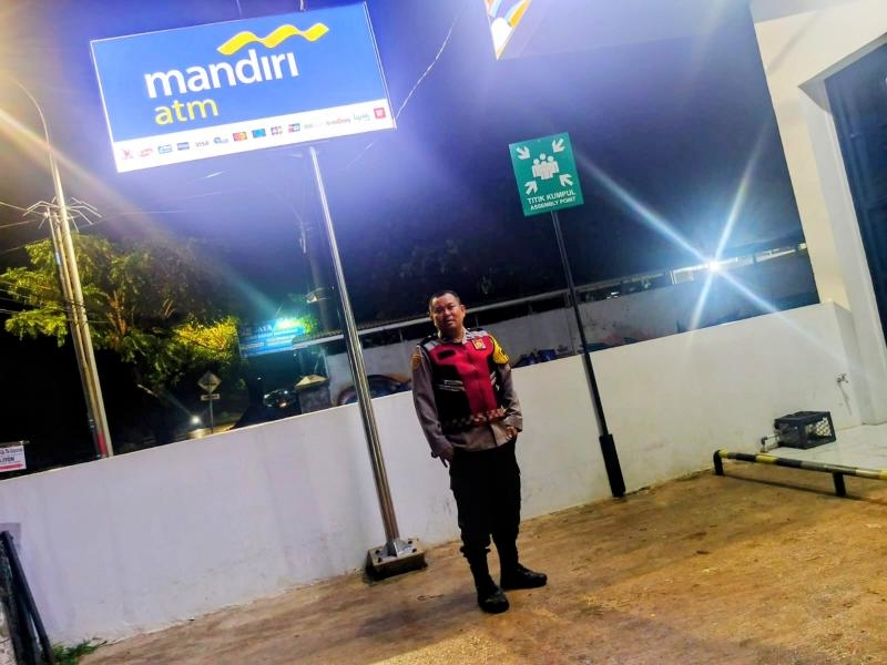 Polisi Batujaya Cegah GU Kamtibmas di Bank Mandiri Unit Batujaya di malam hari