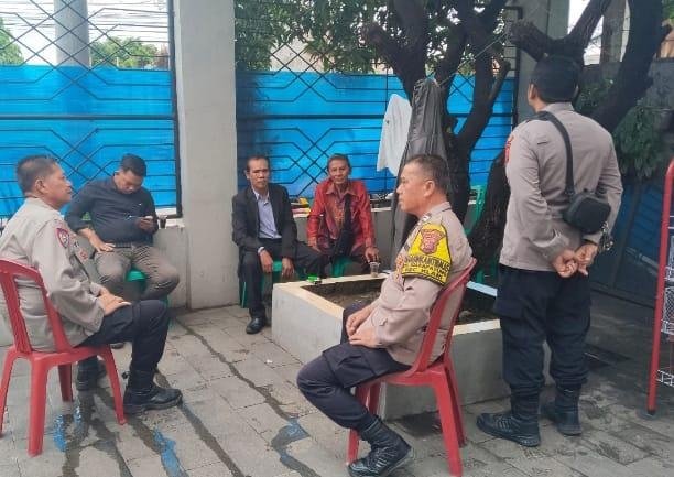 Polsek Klari Gelar Minggu Kasih dan Pengamanan Ibadah Minggu di Gereja HKBP Sultan Mazmur