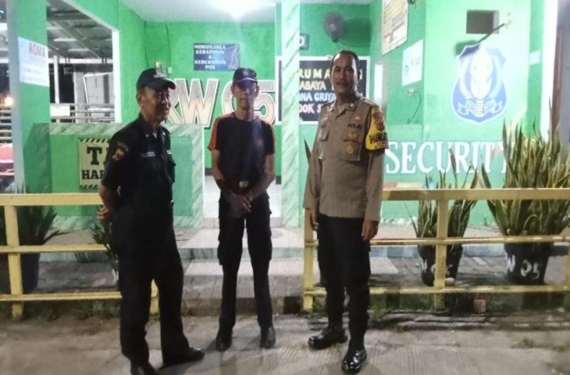Bhabinkamtibmas Polsek Telukjambe Gelar Patroli Perintis, Sasar Security Perum Sirnabaya Indah