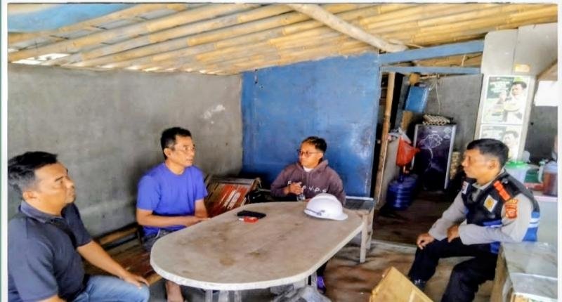 Anggota Polsek Pangkalan Laksanakan Sosialisasi Bahaya Judol Guna Ingatkan Warga Kampung Kereteg