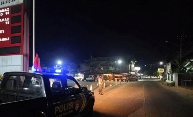 Pastikan Malam Aman Personil Polsek Intensif Patroli Monitor Jalan Pangkalan Loji Cegah Pekat di SPBU Munjul