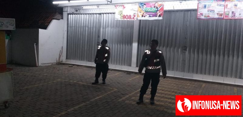 Kanit Sabhara Polsek Batujaya bersama Anggotanya melaksanakan Patroli Prekat serta Cegah Pencurian dan Pembobolan di Minimarket