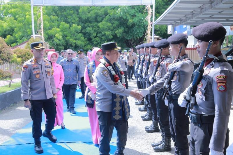 Kapolda NTB Kunker ke Polres Bima Kabupaten, Salurkan Bansos hingga Beri Arahan Personel
