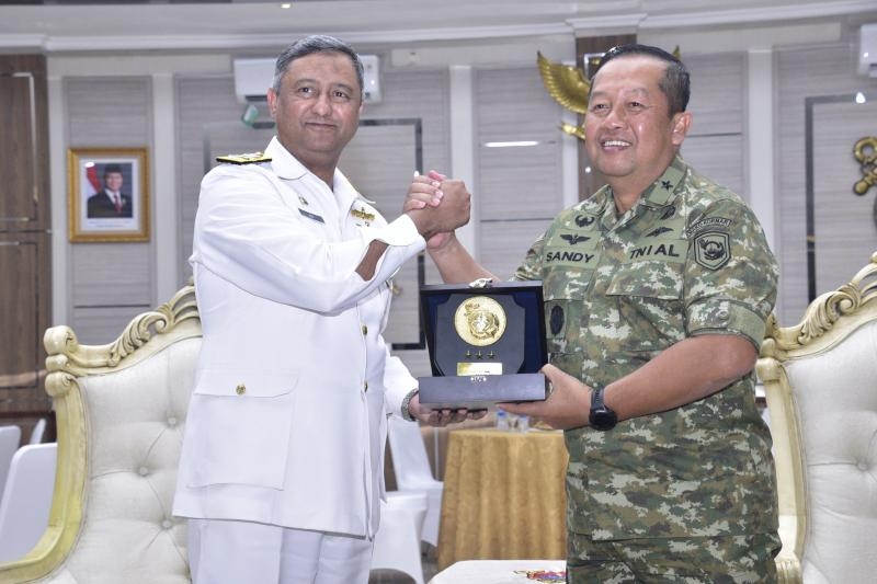 KAPOKSAHLI PANGKORMAR TERIMA KUNJUNGAN DELEGASI PAKISTAN NAVY STAFF COURSE DI KESATRIAN MARINIR JAKARTA