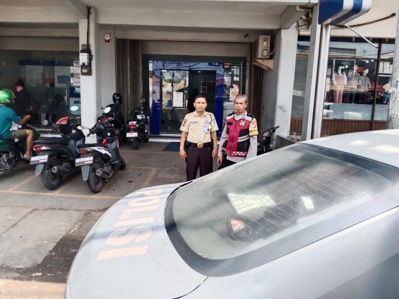 Bhabinkamtibmas Polsek Klari Monitoring Pengawasan di SPBU Desa Duren