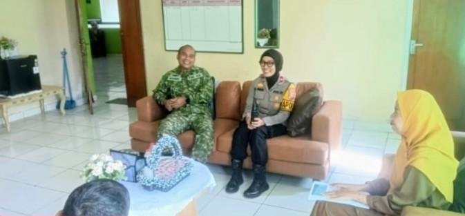 Silaturahmi Kamtibmas Kapolsek dan Danramil Jatisari Perkuat Sinergitas TNI-Polri Sambangi Camat