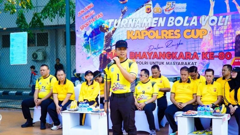 Turnamen Bola Voli Kapolres Cup Meriahkan Hari Bhayangkara ke-80 di GOR Panatayuda