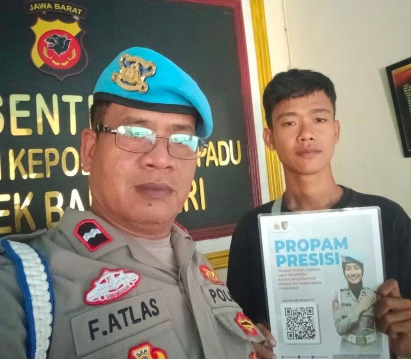 Hadir di Tengah Masyarakat, Polsek Banyusari Melaksanakan Sosialisasi QR Barcode ke Masyarakat Pengaduan Divisi Propam Polri Bidpropam Polda Jabar