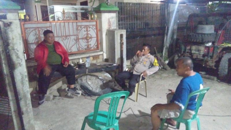 Bhabinkamtibmas Polsek Klari Sambangi Ronda Malam