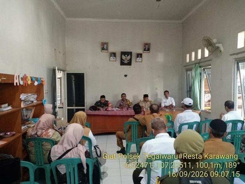 Imbau Peduli Kamtibmas Jadi Pesan Giat Minggon Bhabinkamtibmas Polsek Tegalwaru di Desa Cigunungsari