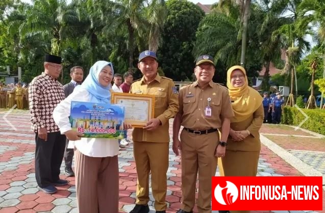 Wali Kota Depok Didampingi Sekda Serahkan Hadiah Apresiasi Kampung KB dan Juara Sayembara Redesain Menara Pandang