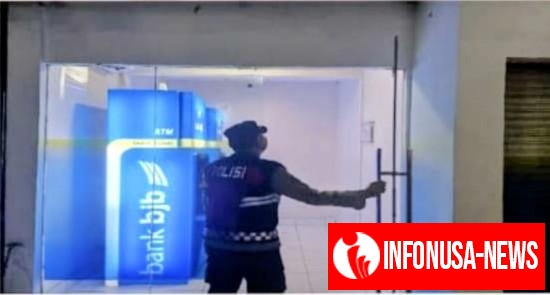Cegah Kejahatan, Personil Polsek Tegalwaru Periksa ATM dan Kantor Bank di Loji saat Patroli Malam