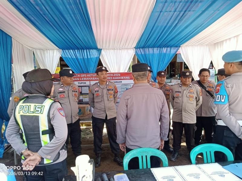 Kapolsek Tempuran Buka Apel Pengamanan Ketupat Lodaya 2026, serta himbau personil agar tetap humanis dalam menjalankan tugas pengamanan.