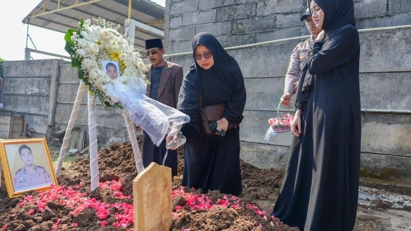 Personel Satreskrim Polres Karawang Berpulang, Kapolres Pimpin Ucapan Duka