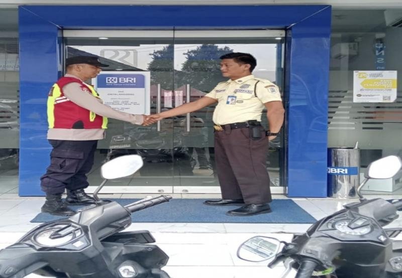 Kantor Perbankan di Loji Dimonitor Personil Polsek Tegalwaru Pada Patroli Siang Cegah Aksi C3