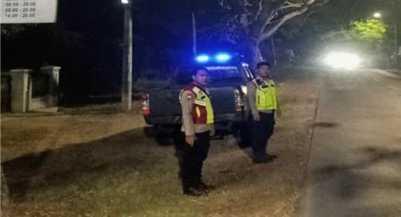Personel Polsek Lemahabang Laksanakan Patroli Prekat Malam Di Perbatasan Wilayah